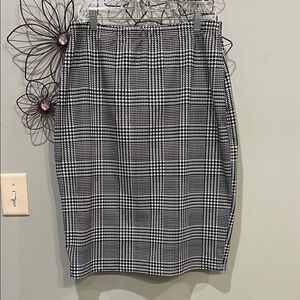 Classic Black and White Plaid Skirt
